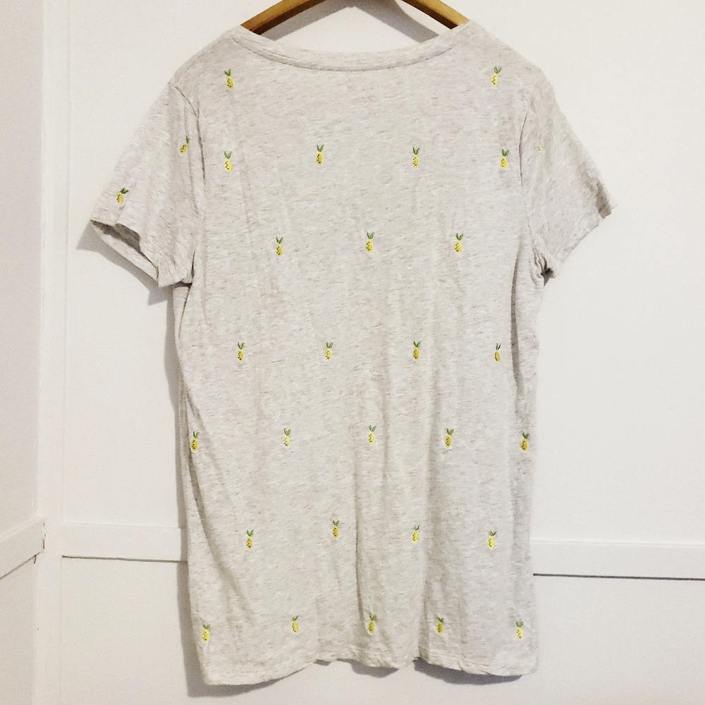 Lemon š V-Neck - Picture 4 of 4